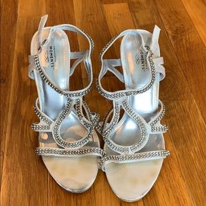 Unforgettable moments bridal sandals